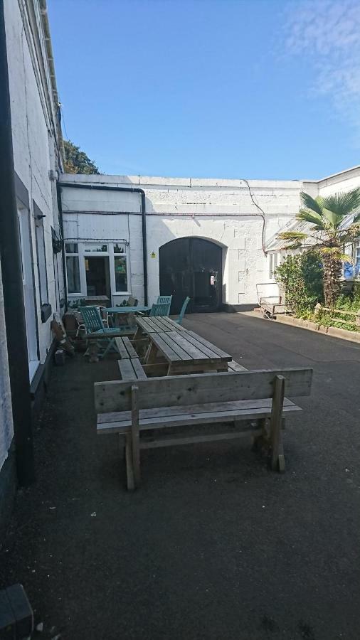 FSC Dale Fort Hostel Exterior foto